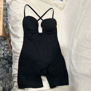 Shapshe NWOT Women’s U Plunge Strapless Tummy Control Bodysuit.